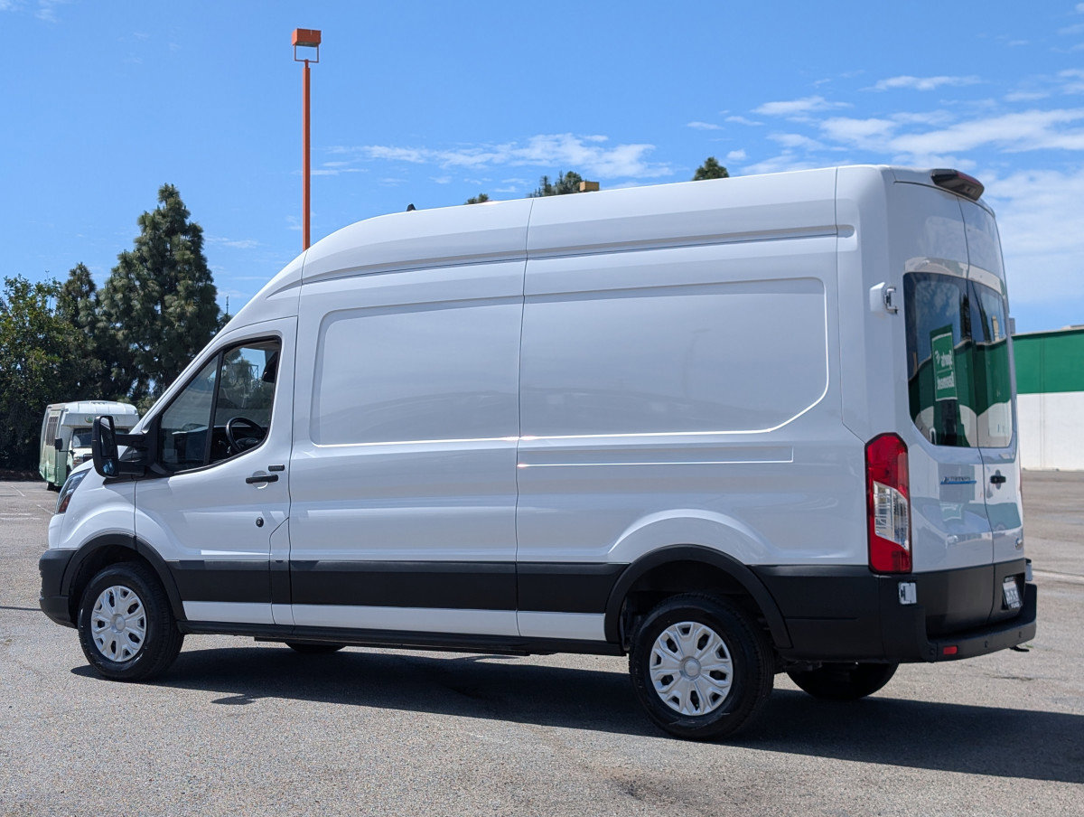 Used 2023 Ford E-Transit 148 High Roof image 10
