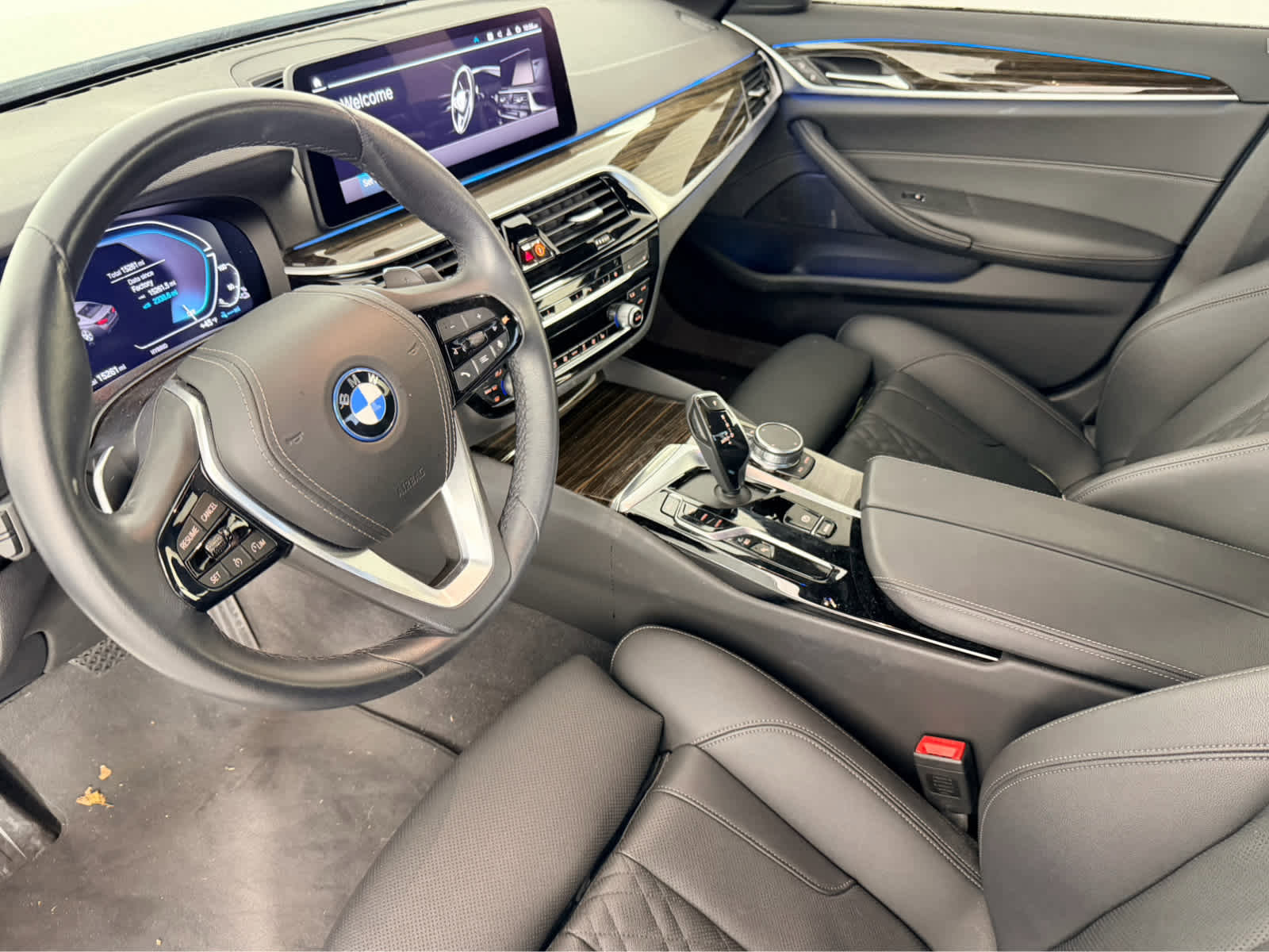 Used 2023 BMW 530e w/ Convenience Package image 12