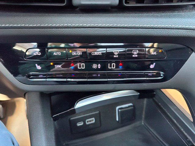 Certified 2021 Buick Envision Essence w/ Sport Touring Package AWD/4WD image 23