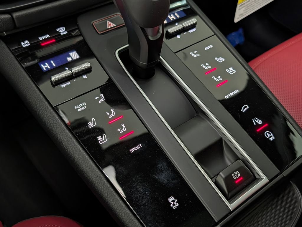 New 2026 Porsche Macan image 33