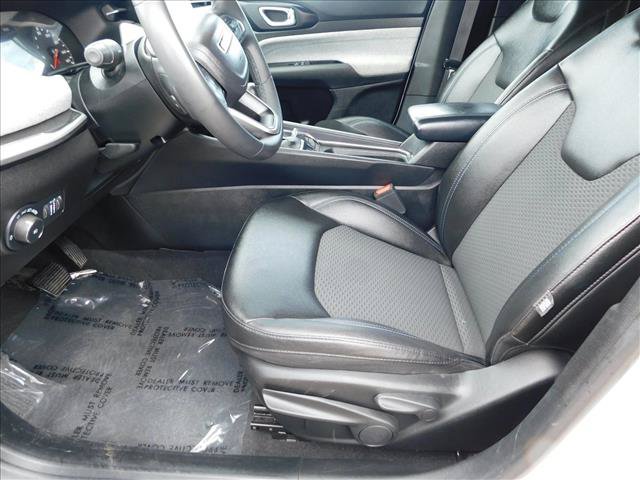 Used 2024 Jeep Compass Latitude AWD/4WD image 22