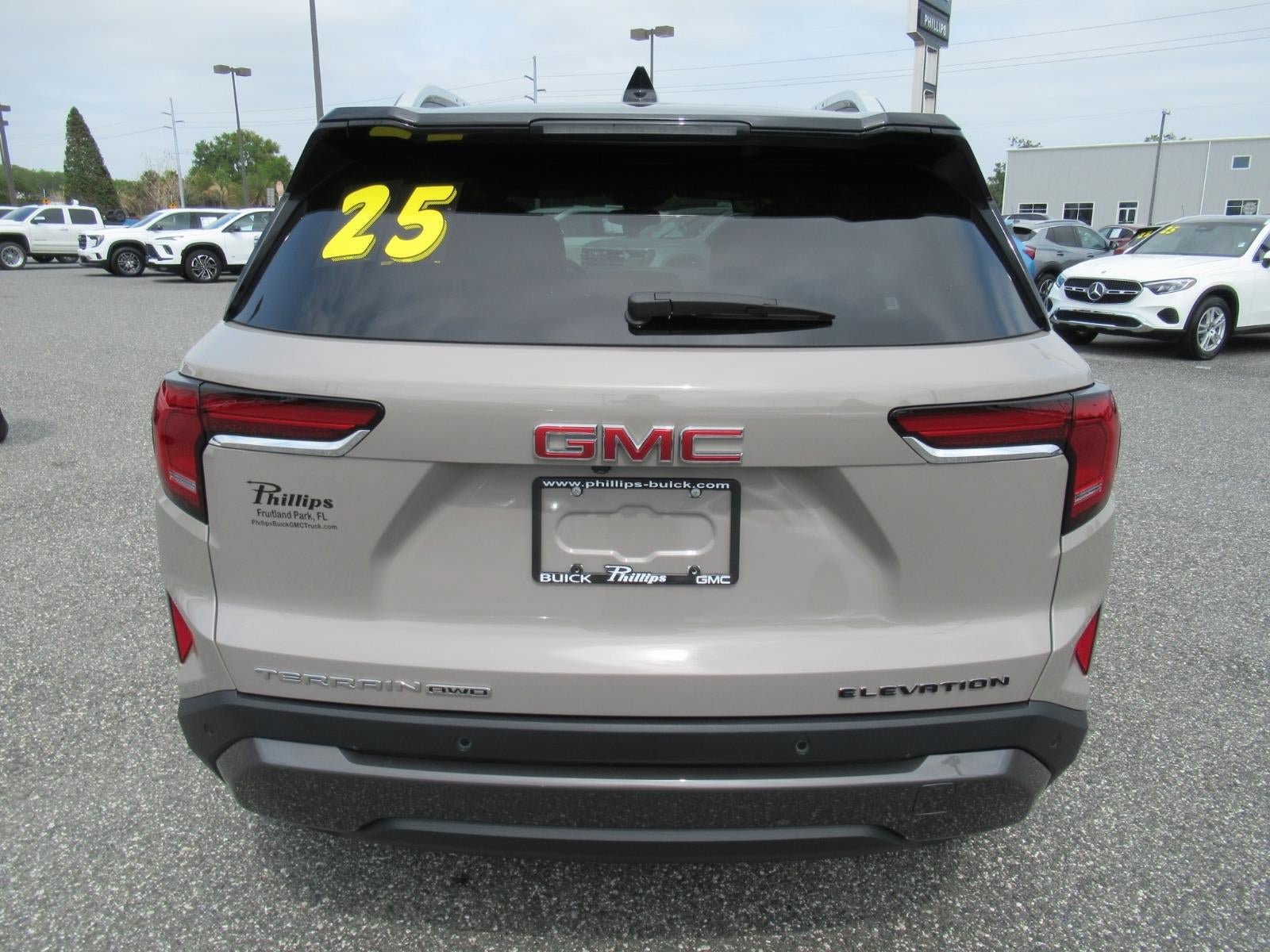 Used 2025 GMC Terrain Elevation w/ Elevation Premium Package AWD/4WD image 6