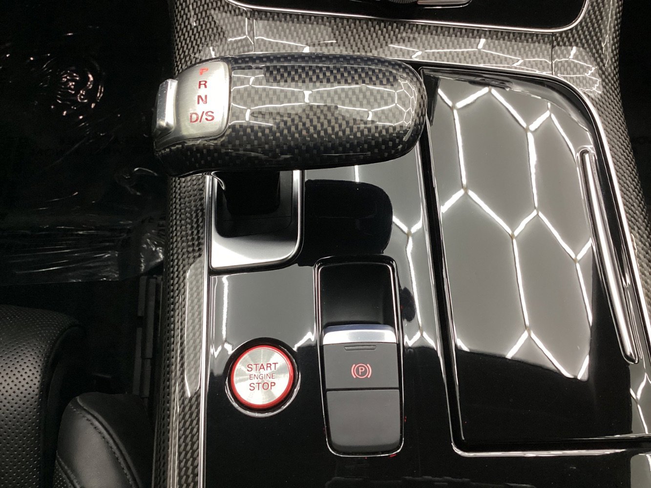 Used 2013 Audi S8 image 36