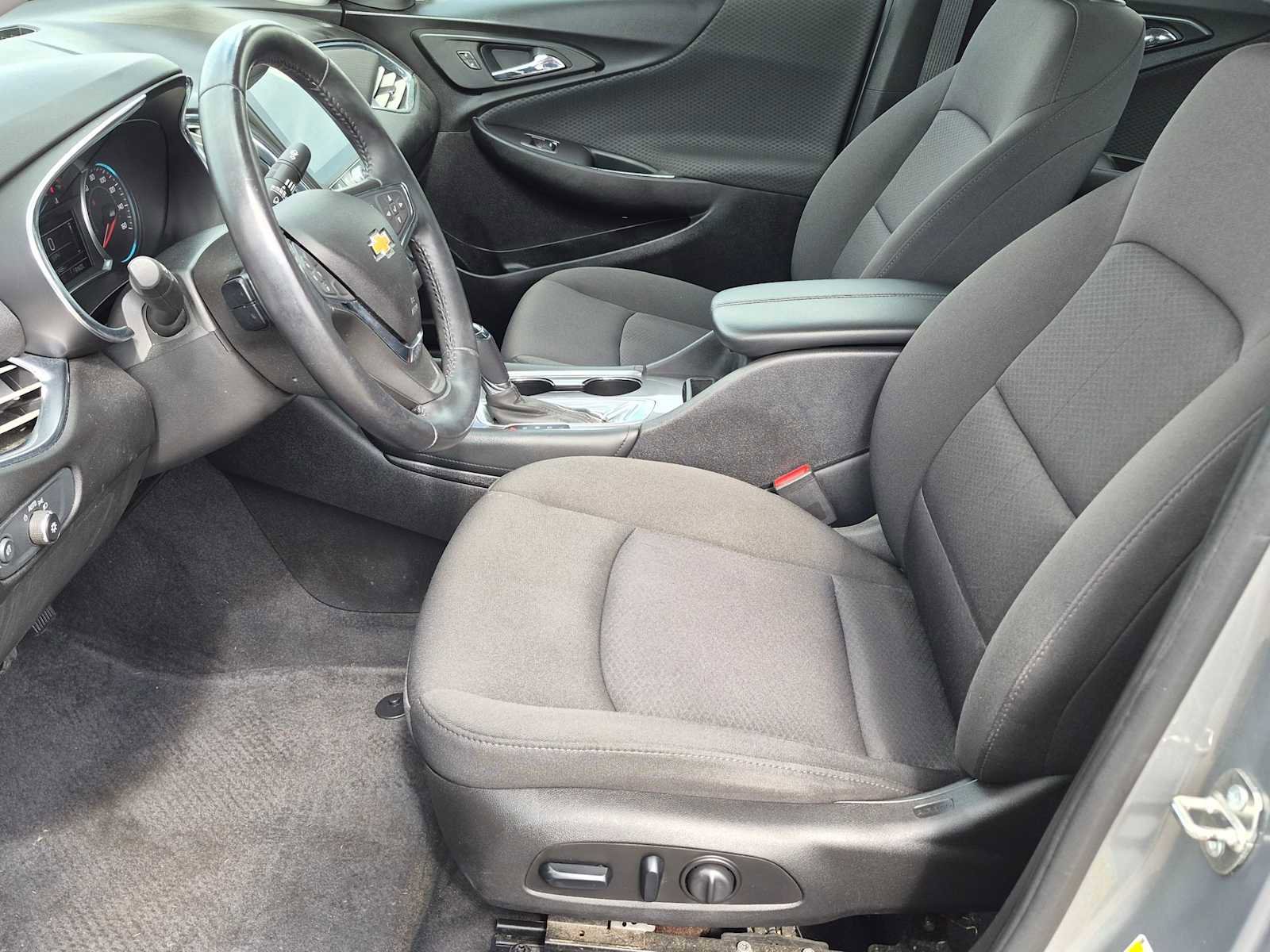 Used 2018 Chevrolet Malibu LT FWD image 12