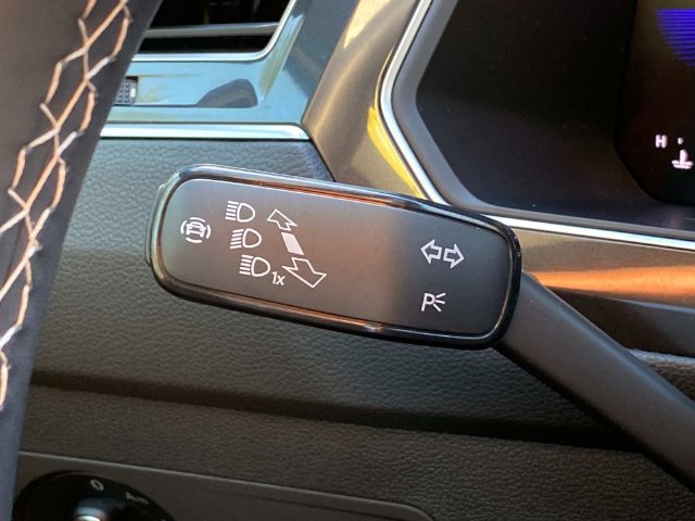 Used 2024 Volkswagen Tiguan SE FWD image 23