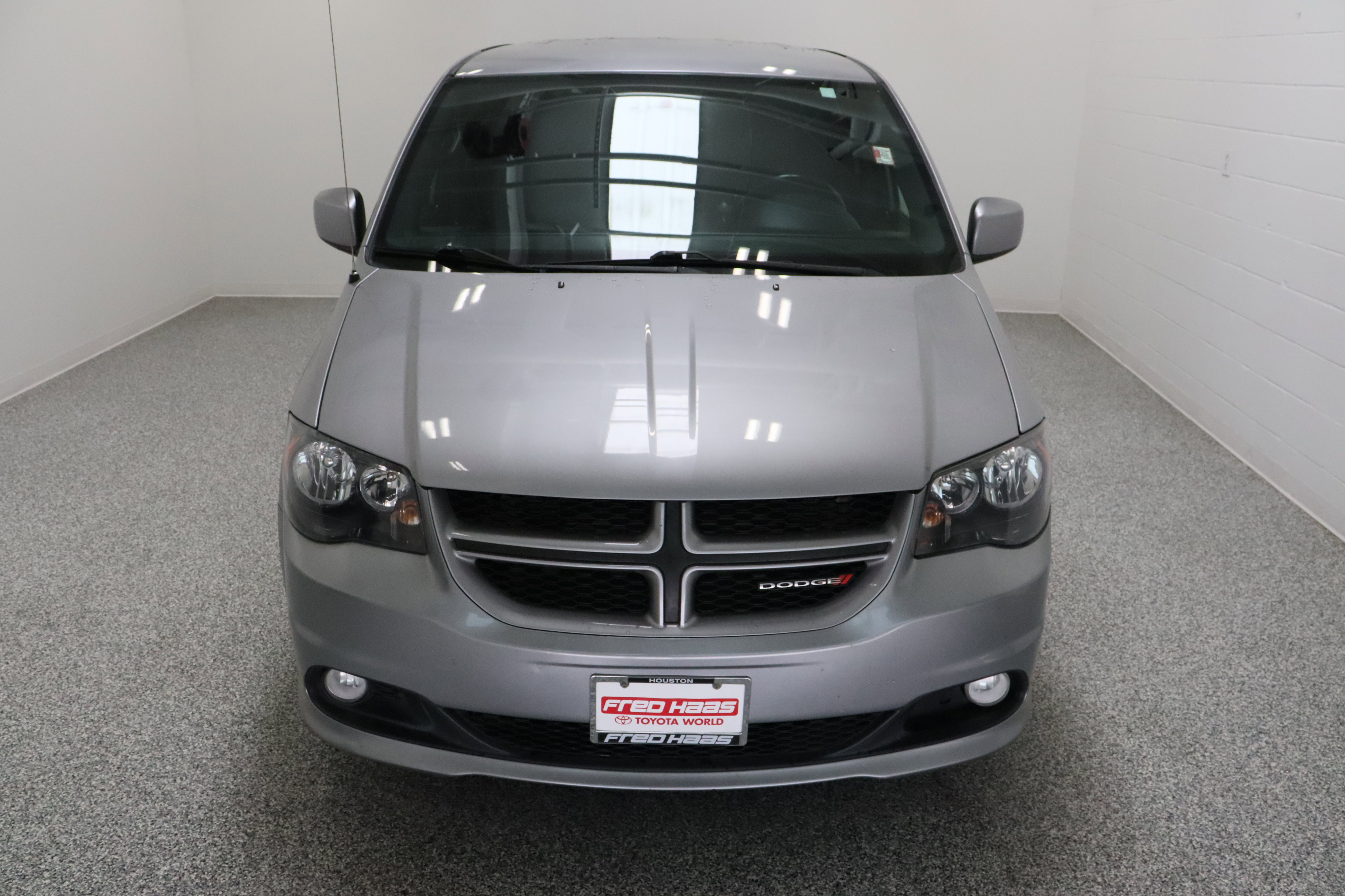 Used 2017 Dodge Grand Caravan GT FWD image 3