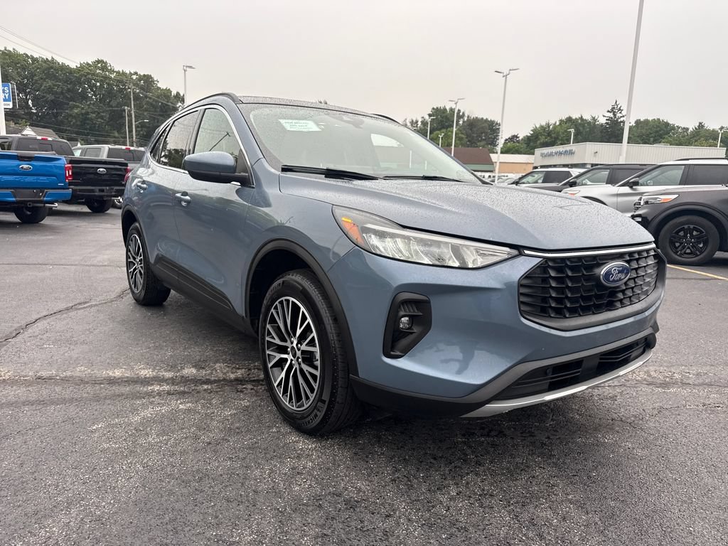 Used 2025 Ford Escape SE FWD image 4