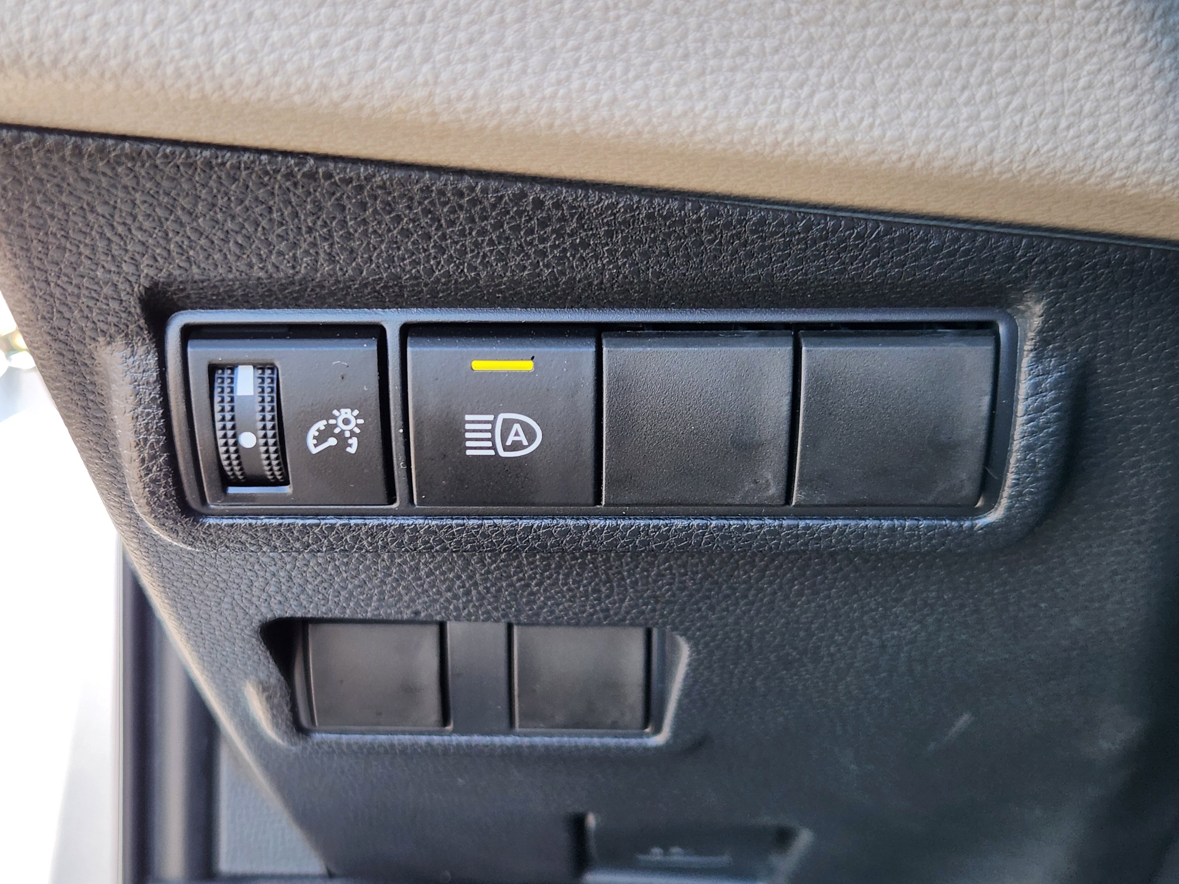 Used 2023 Toyota Corolla Cross L image 24