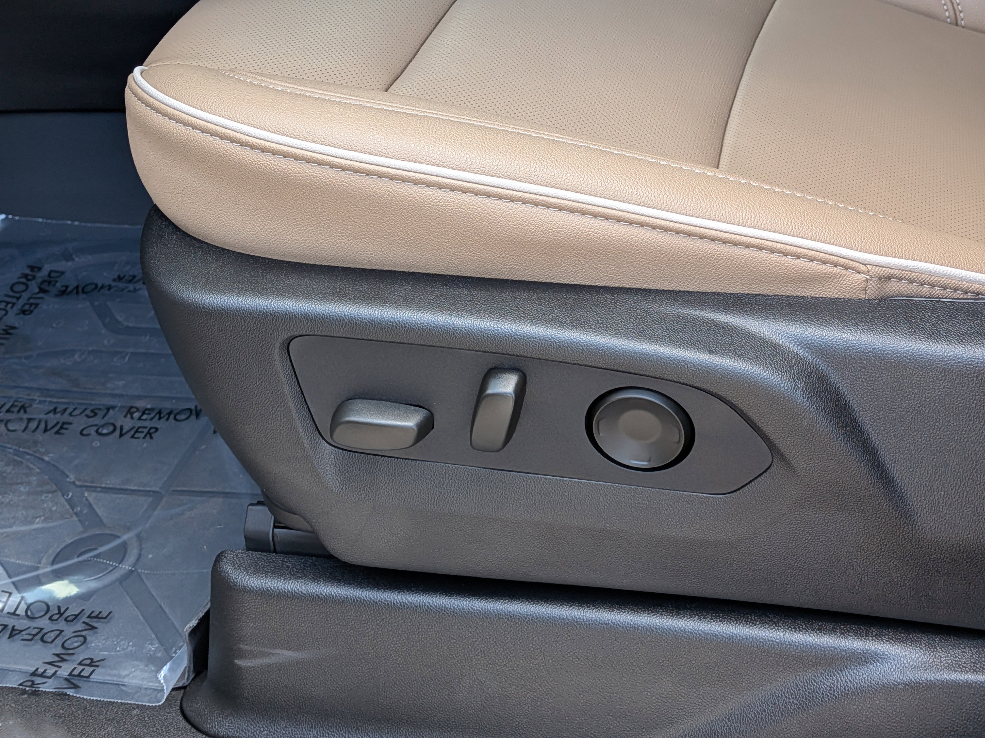 Used 2024 Chevrolet Tahoe Premier w/ Advanced Technology Package RWD image 23