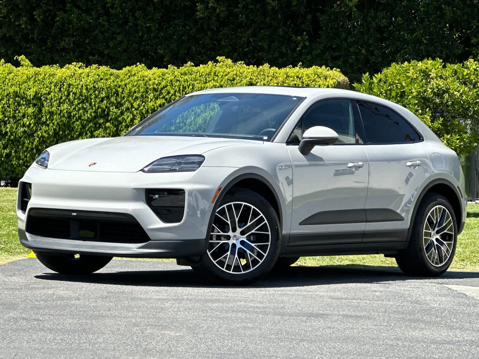 New 2026 Porsche Macan Electric RWD image 1