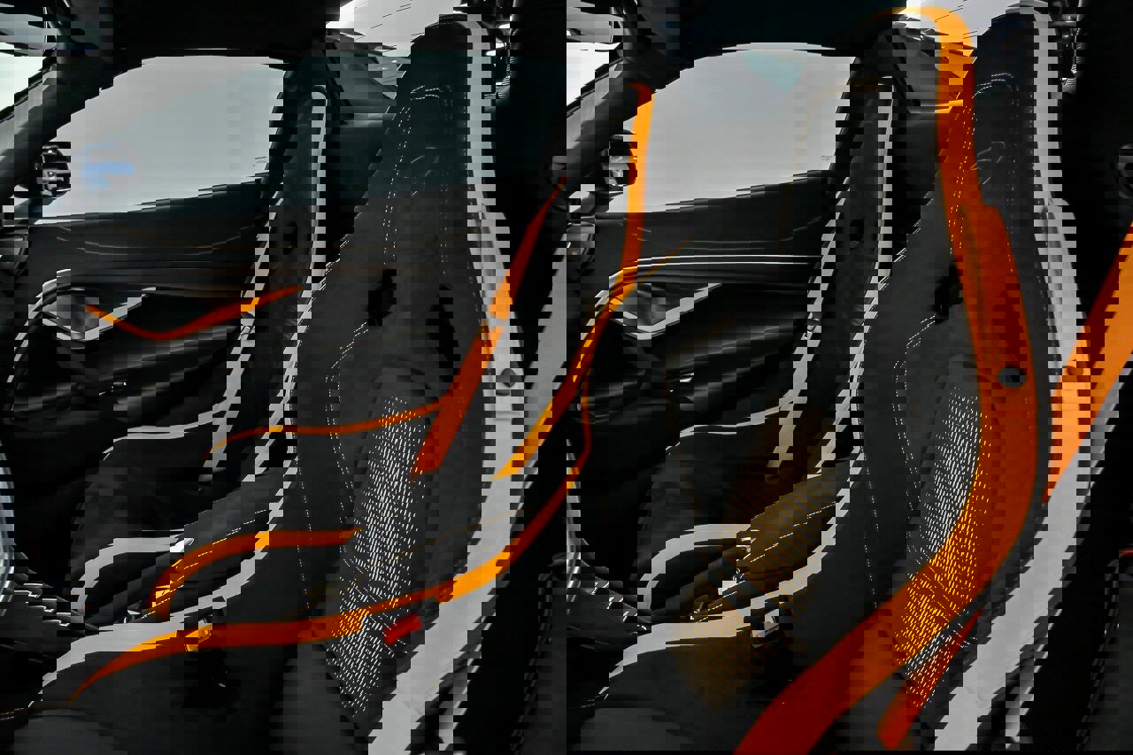 Used 2024 McLaren 750S Spider RWD image 23