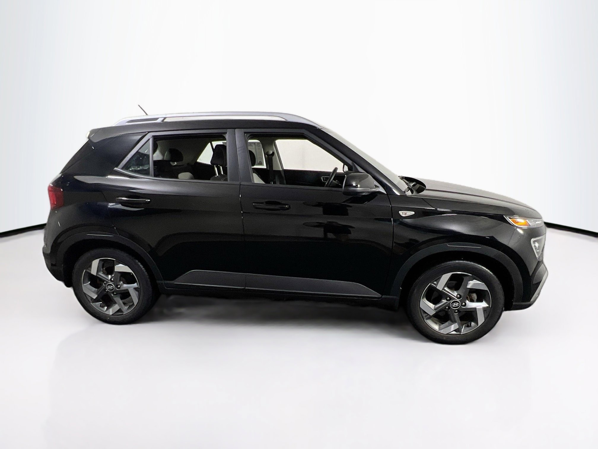 Used 2023 Hyundai Venue SEL image 4