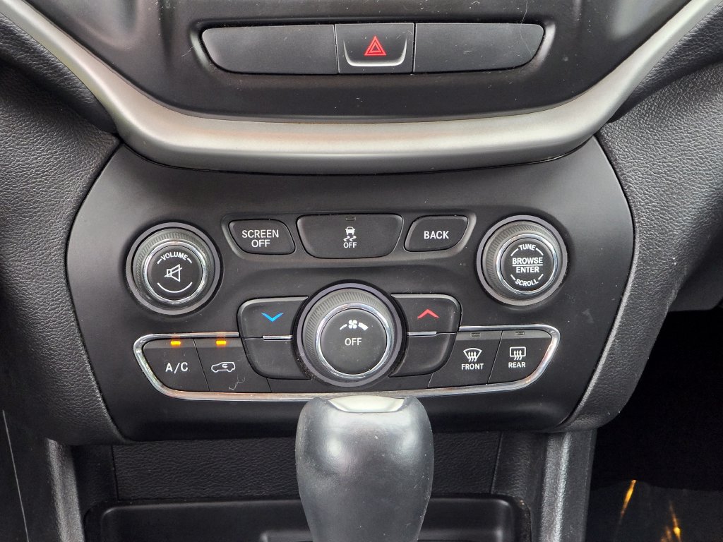 Used 2016 Jeep Cherokee Trailhawk w/ Cold Weather Group AWD/4WD image 33