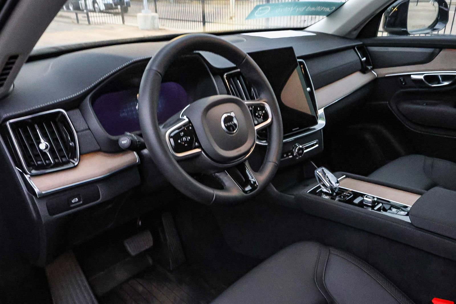 Used 2025 Volvo XC90 B6 Plus w/ Protection Package Premier image 29