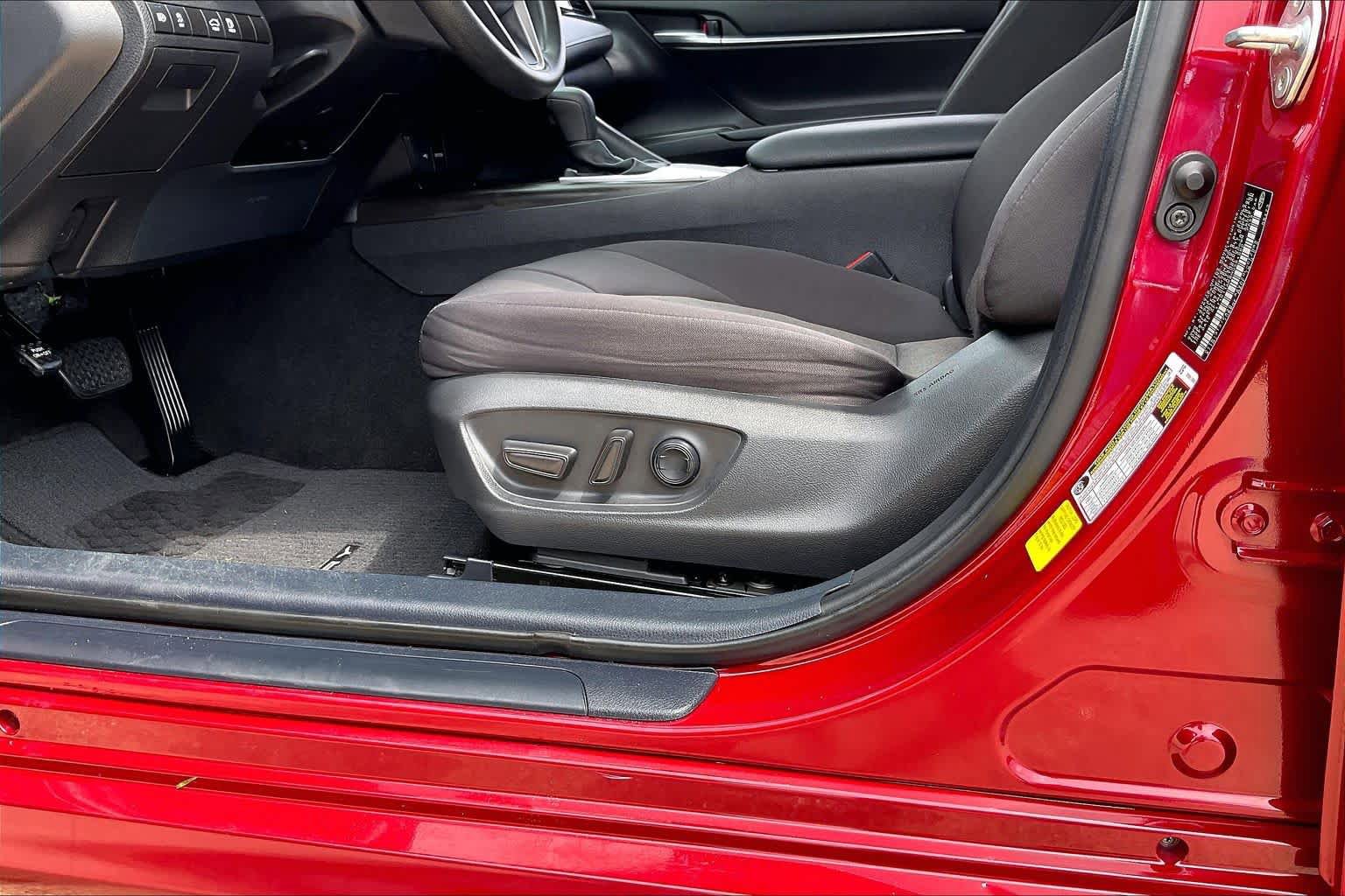 Used 2021 Toyota Camry LE w/ Convenience Package FWD image 36