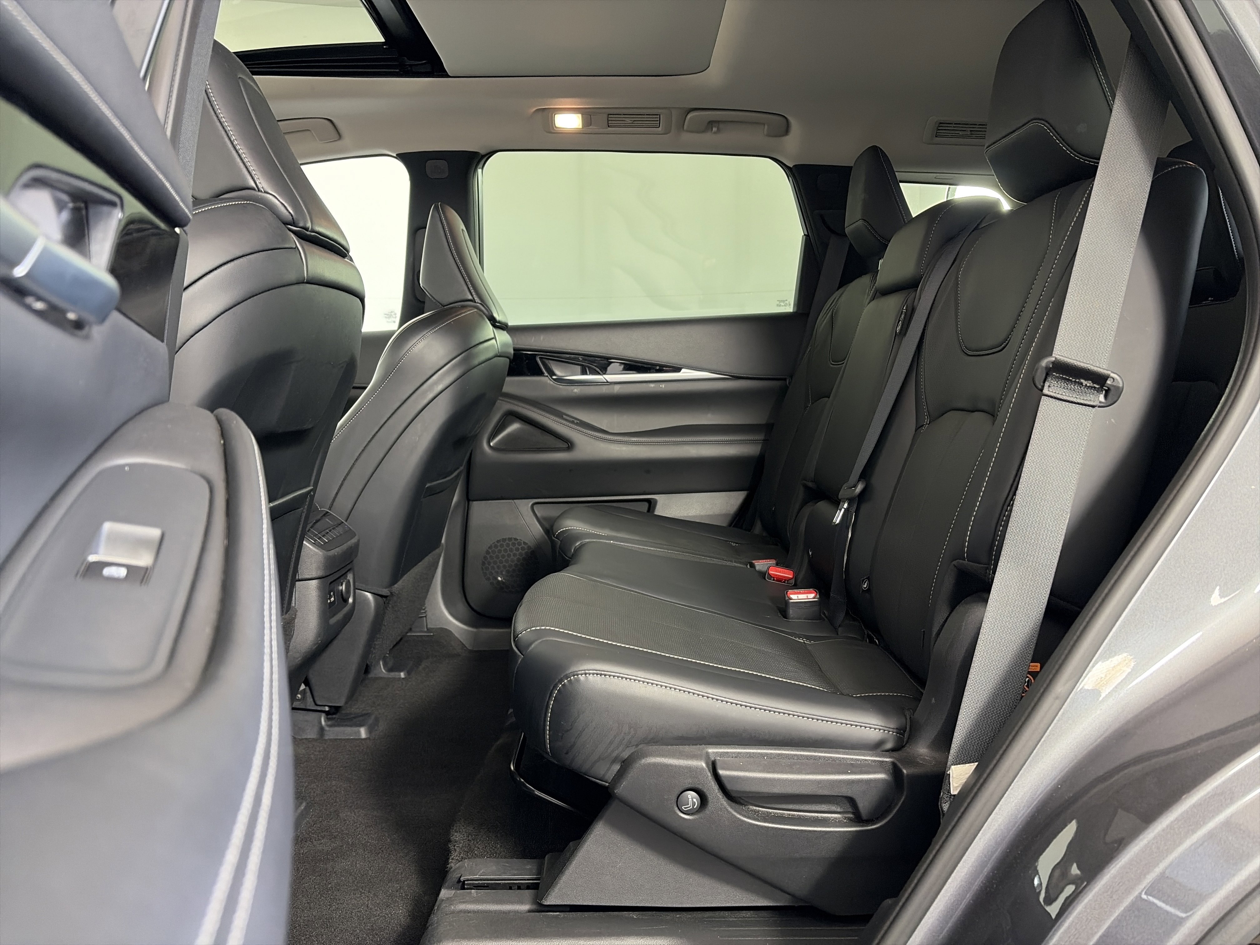 Used 2023 INFINITI QX60 Pure AWD/4WD image 7