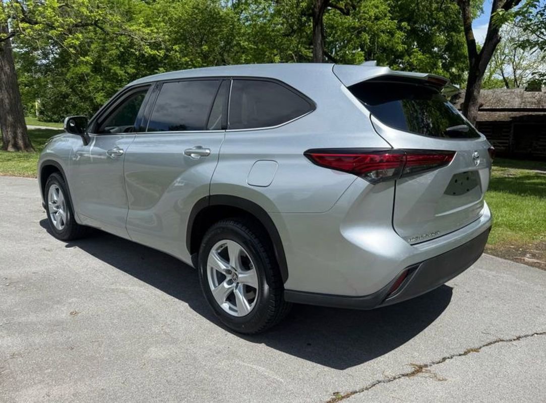 Used 2020 Toyota Highlander L FWD image 9