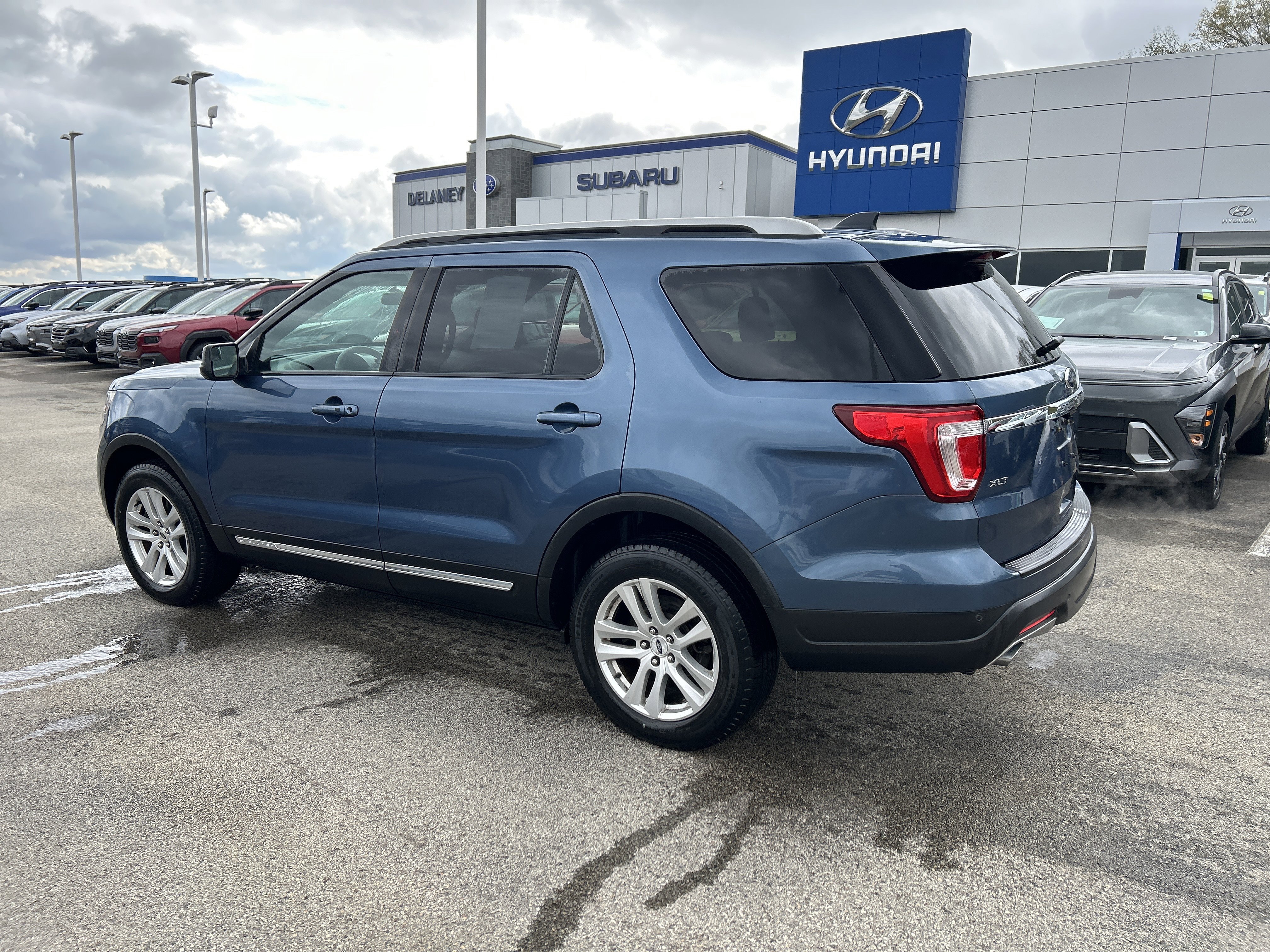Used 2018 Ford Explorer XLT AWD/4WD image 14