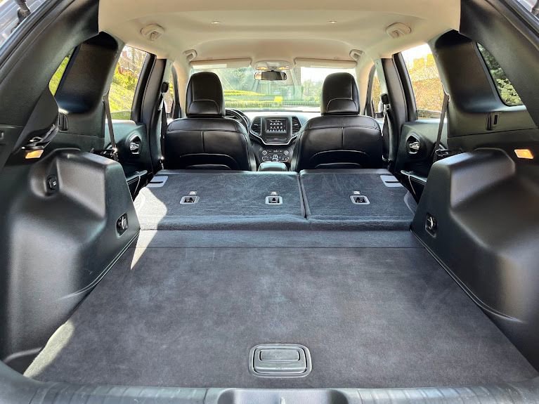 Used 2019 Jeep Cherokee Latitude Plus w/ Cold Weather Group image 39