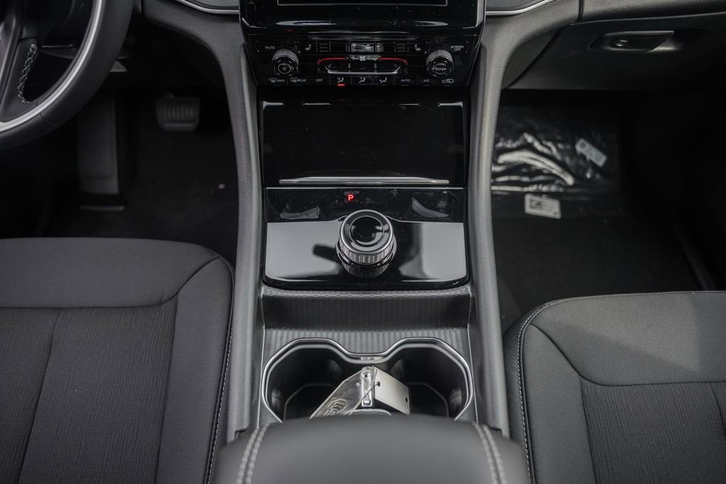 New 2025 Jeep Grand Cherokee Laredo X w/ Luxury Tech Group I image 24