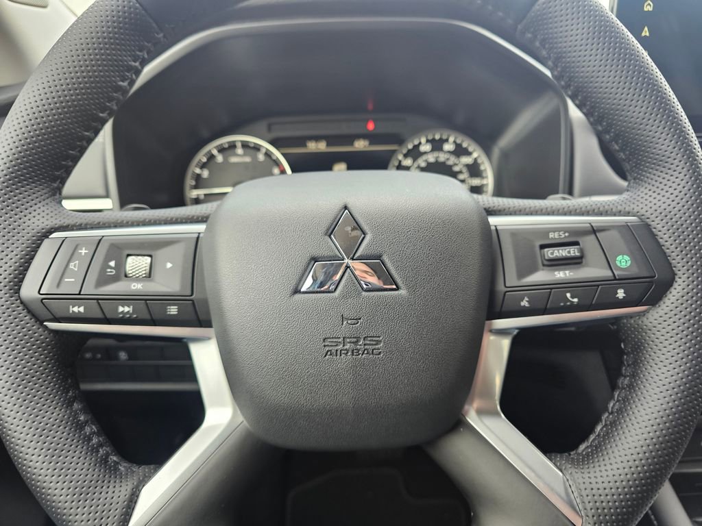 New 2026 Mitsubishi Outlander SE image 17