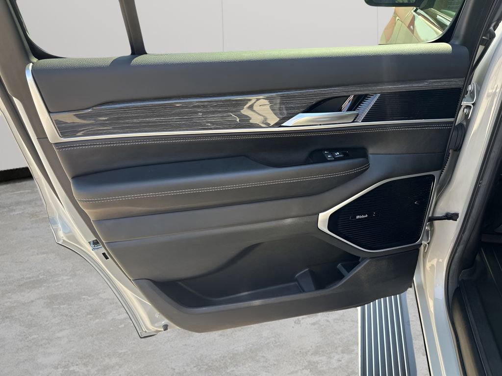 Used 2022 Jeep Wagoneer Series III w/ Premium Group I image 19