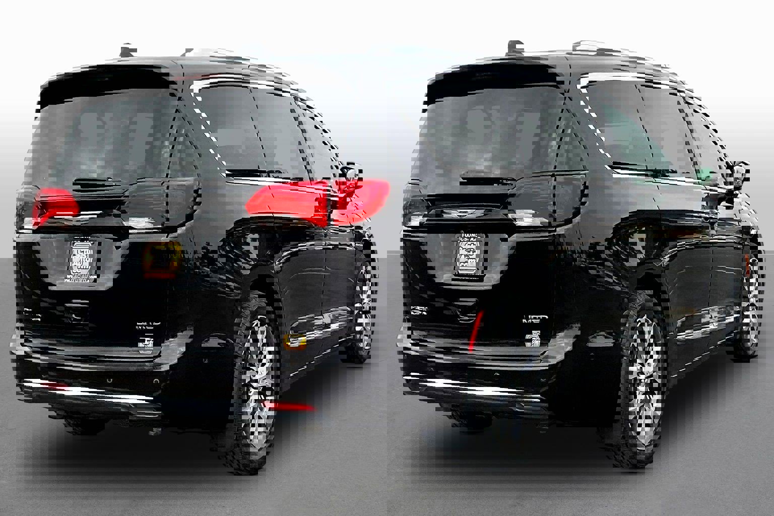 Used 2019 Chrysler Pacifica Limited w/ Advanced Safetytec Group image 2