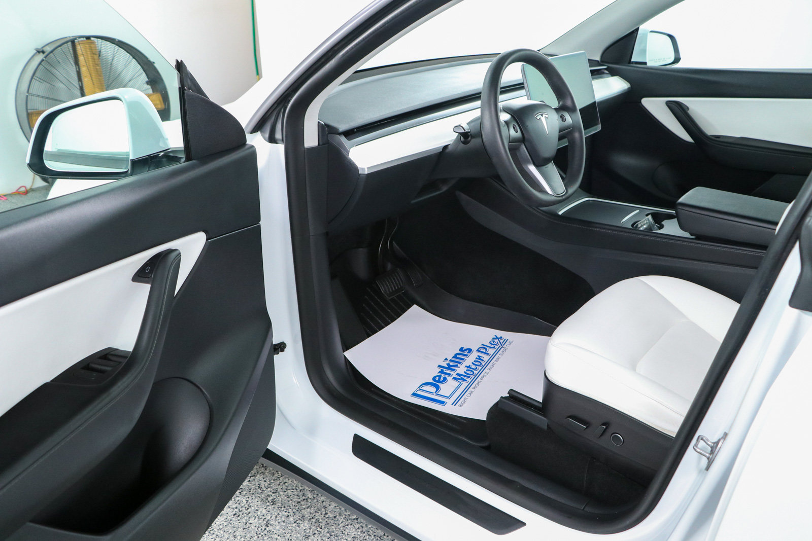 Used 2022 Tesla Model Y Long Range AWD/4WD image 3
