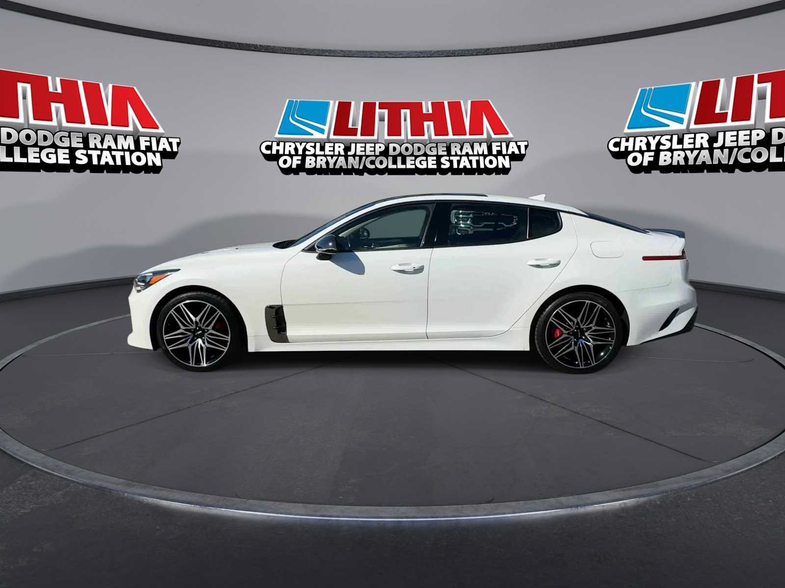 Used 2022 Kia Stinger GT1 RWD image 5