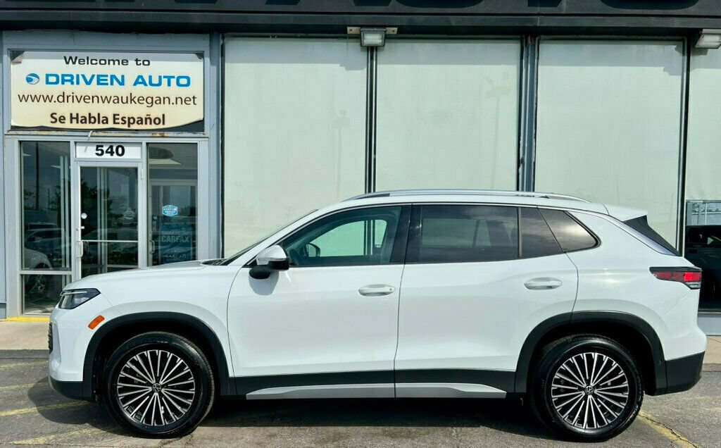 Used 2025 Volkswagen Tiguan S w/ 18" Wheel Package FWD image 2