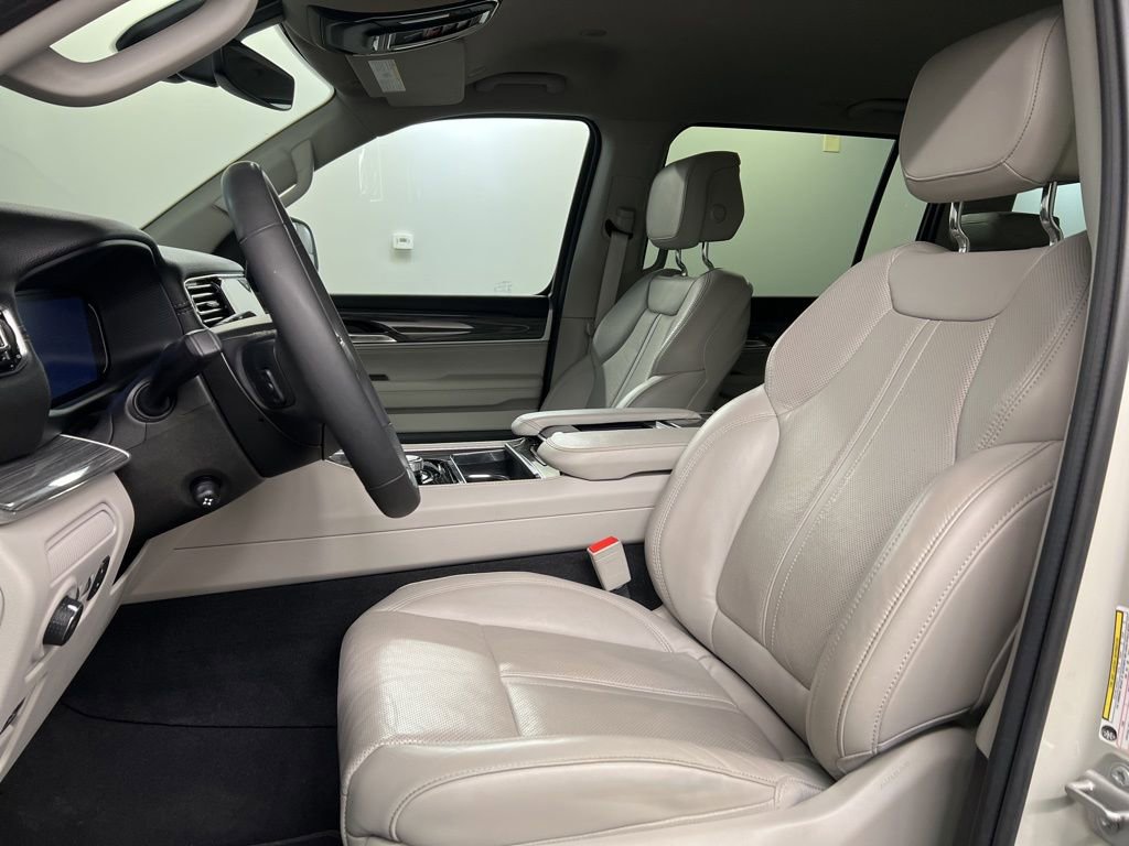 Used 2022 Jeep Wagoneer Series II w/ Flexible Seating Group image 28