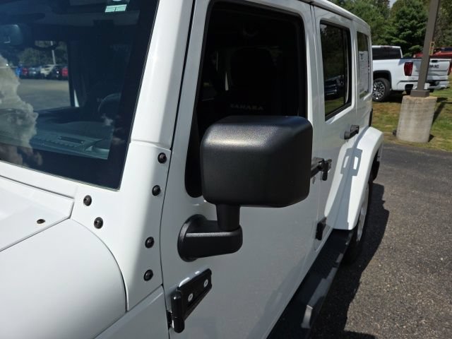 Used 2015 Jeep Wrangler Unlimited Sahara w/ Connectivity Group AWD/4WD image 34