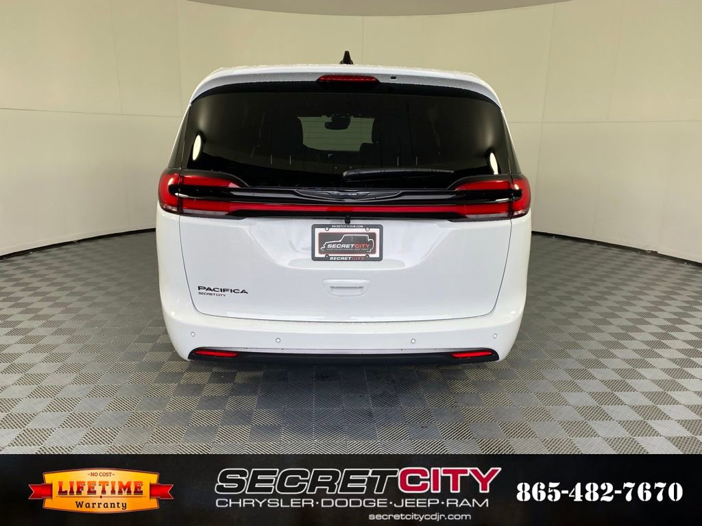 New 2026 Chrysler Pacifica Select image 6