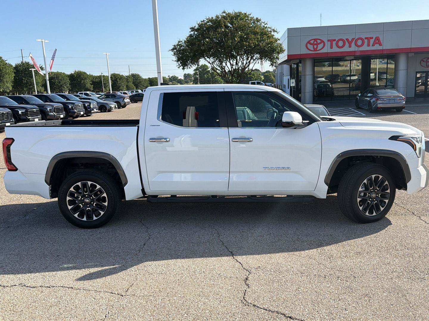 Used 2025 Toyota Tundra Limited AWD/4WD image 2
