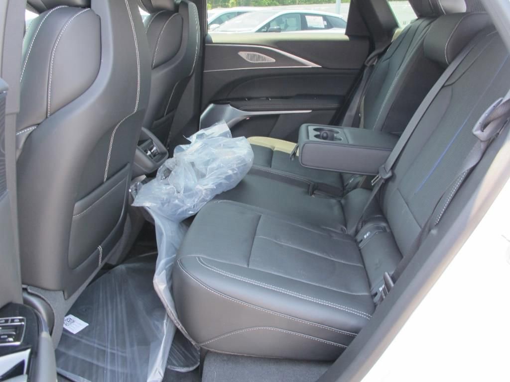 New 2025 Cadillac Lyriq Luxury image 24