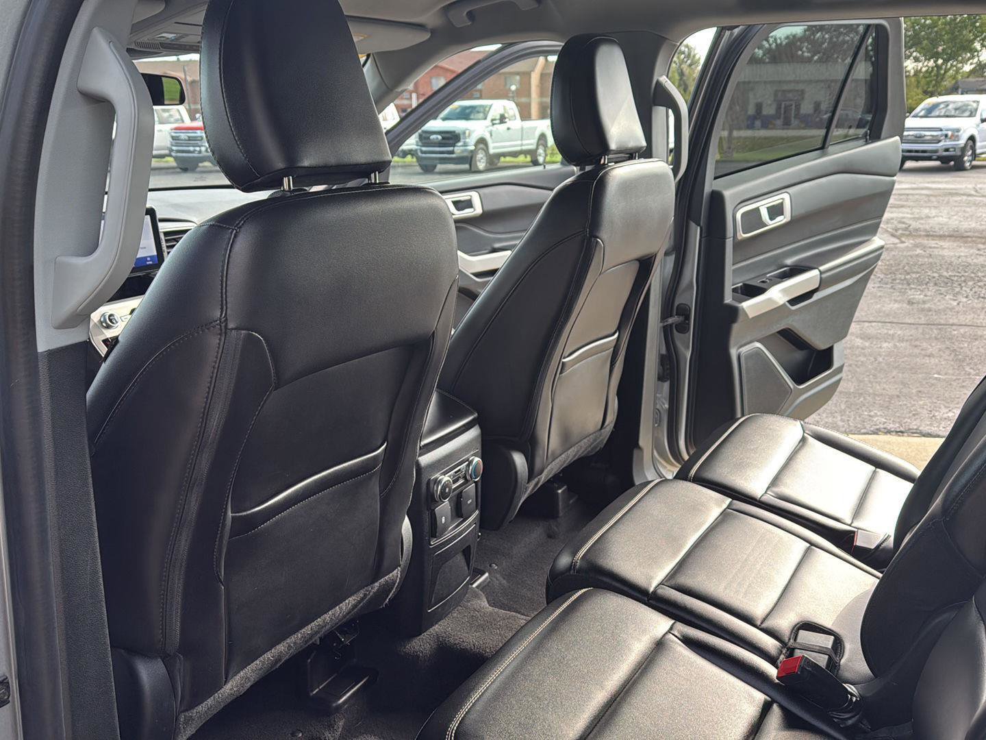 Used 2022 Ford Explorer XLT w/ Equipment Group 202A image 18