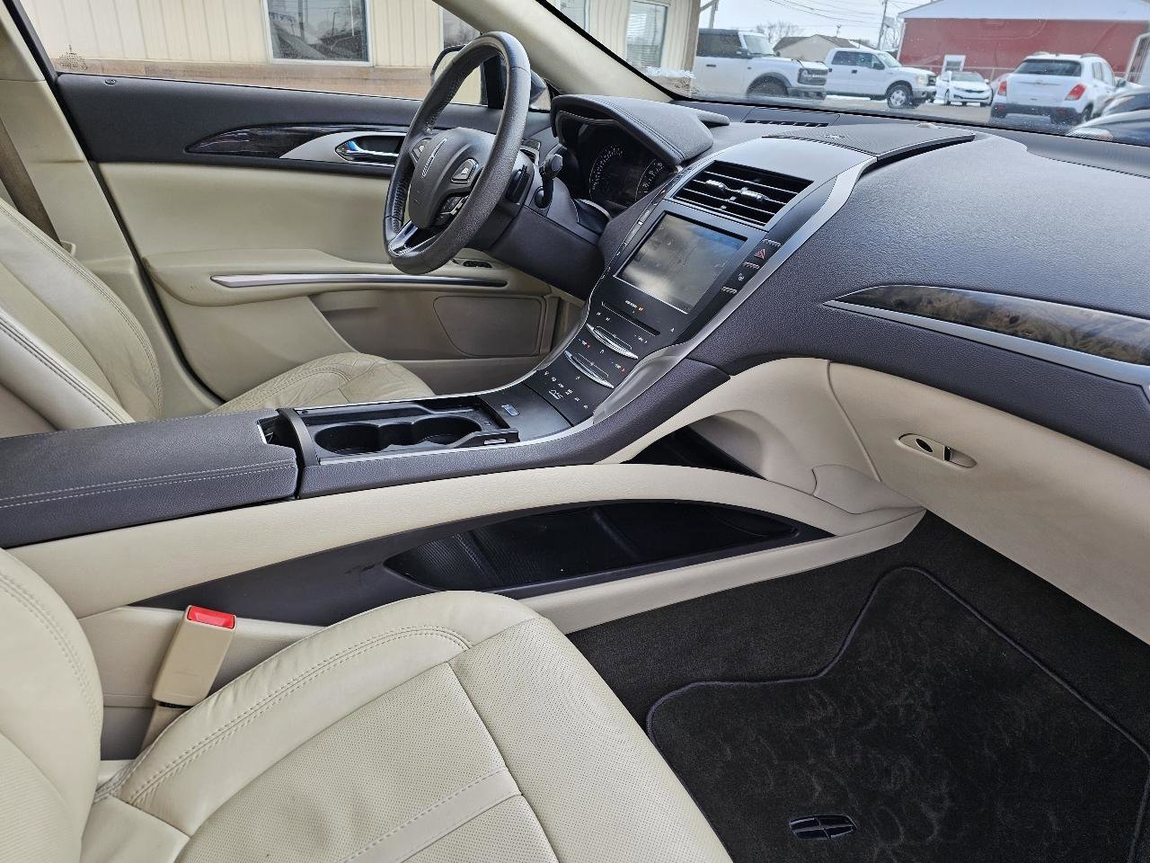 Used 2014 Lincoln MKZ image 22