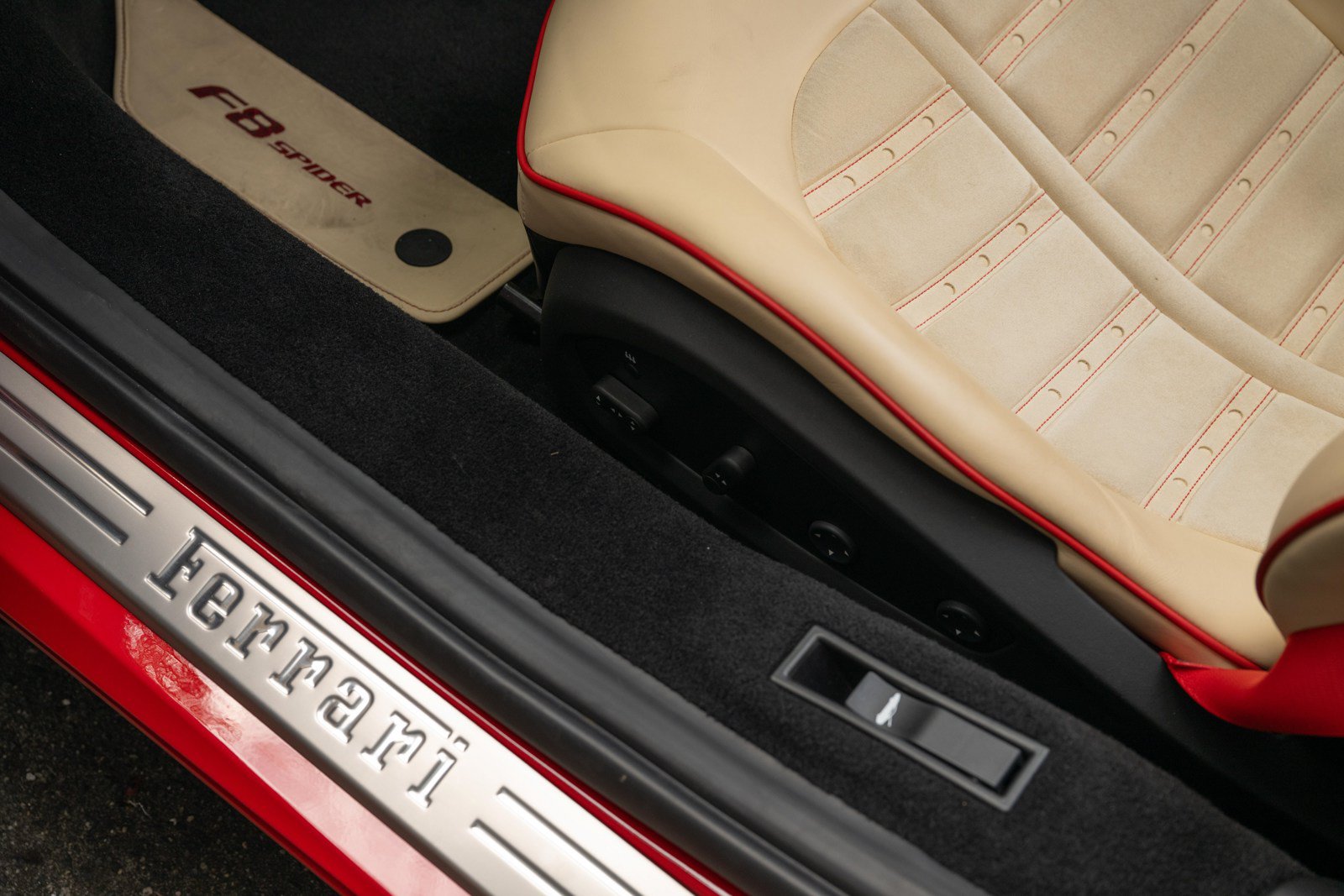 Used 2023 Ferrari F8 Tributo RWD image 31
