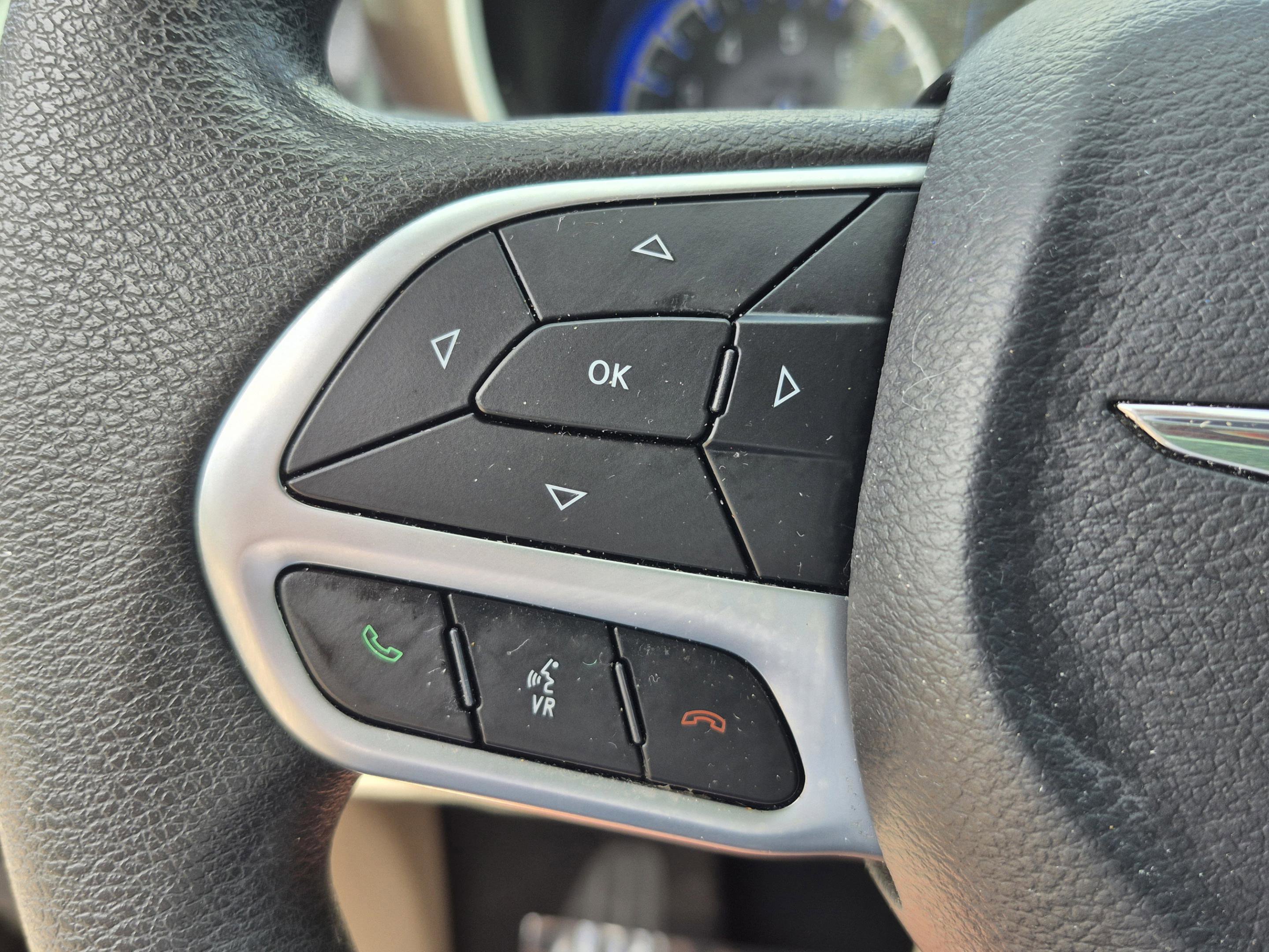 Used 2018 Chrysler Pacifica L image 28