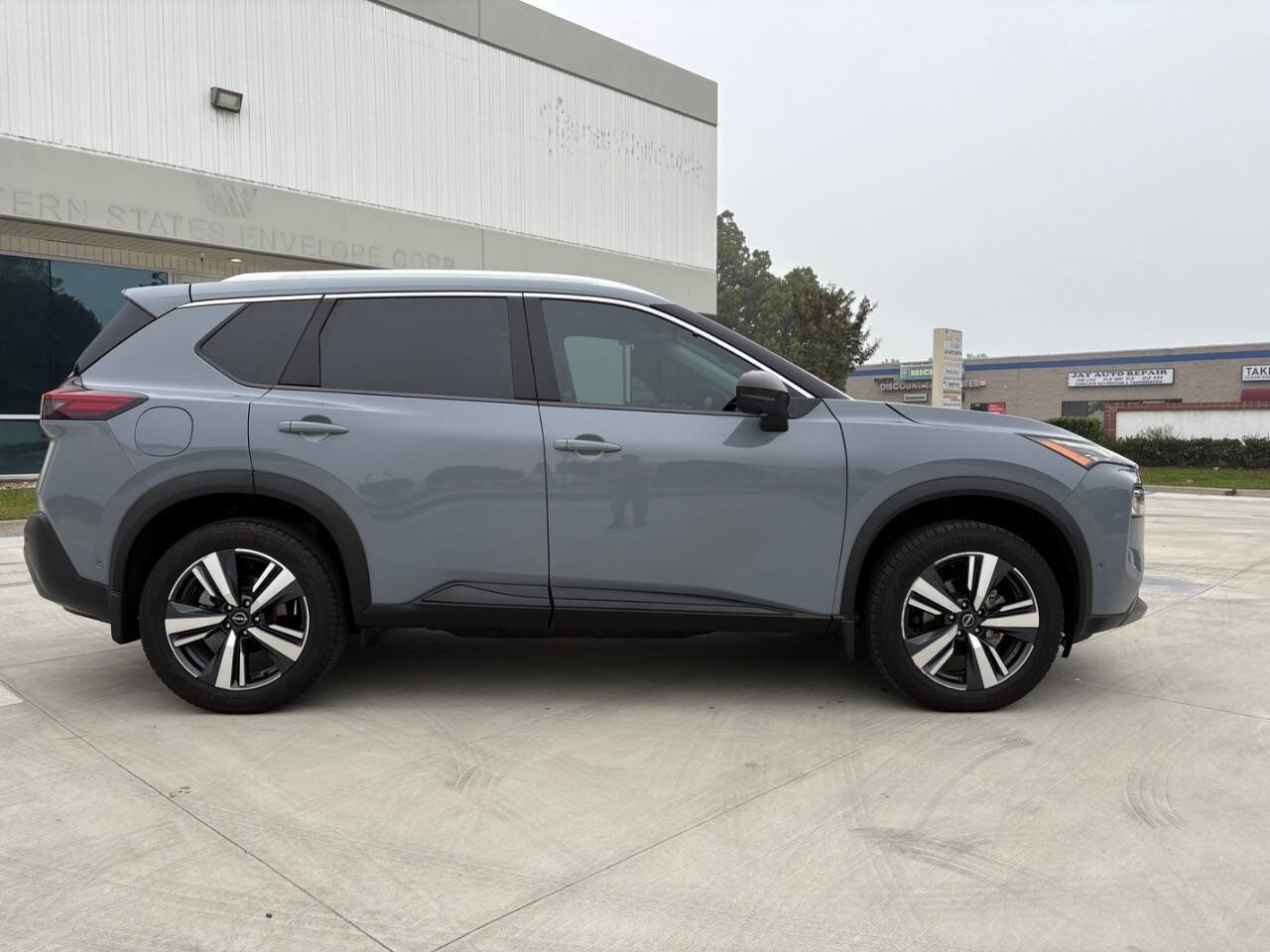 Used 2023 Nissan Rogue SL w/ SL Premium Package image 7