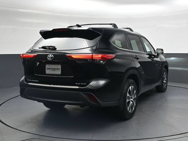 Used 2023 Toyota Highlander XLE AWD/4WD image 4