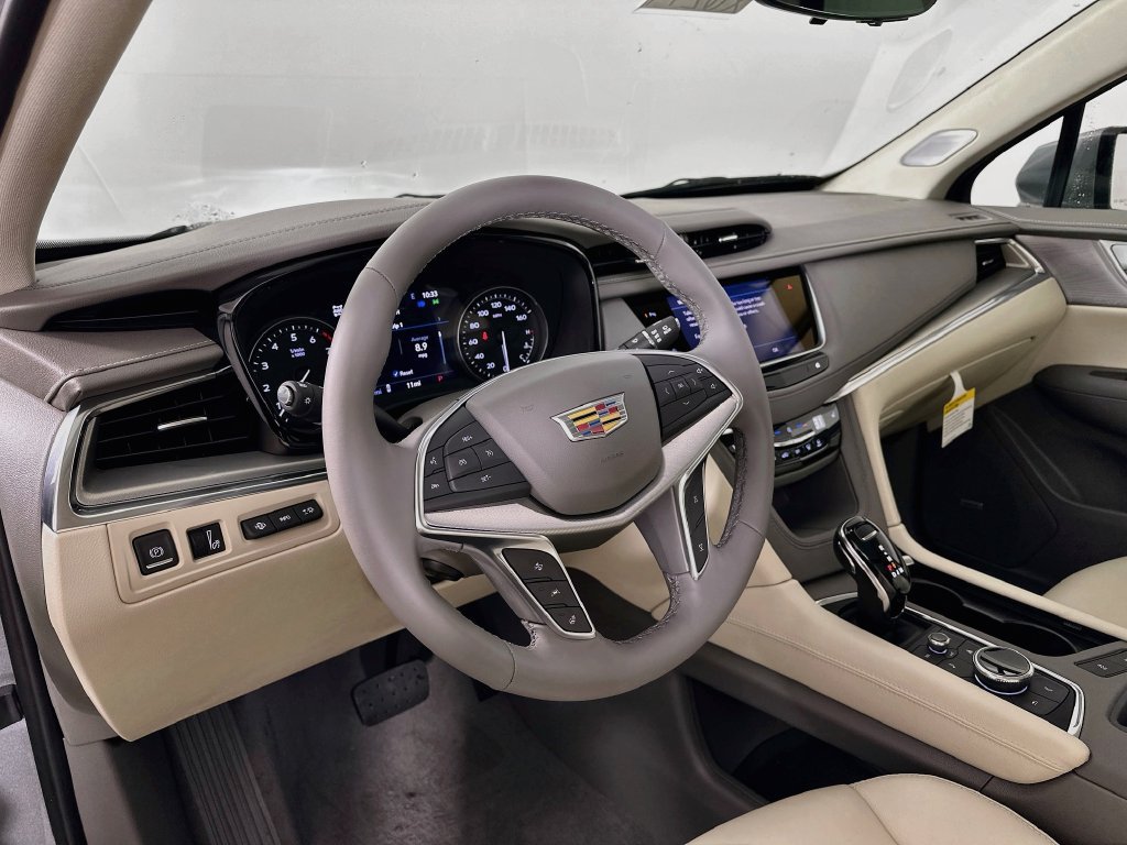 New 2026 Cadillac XT5 Premium Luxury w/ LPO, Floor Liner Package AWD/4WD image 9