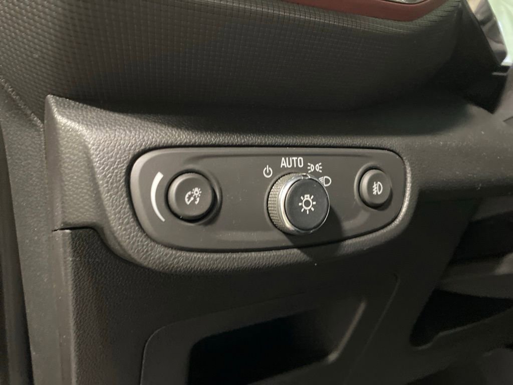 Used 2023 Chevrolet TrailBlazer RS w/ Sun and Liftgate Package FWD image 23