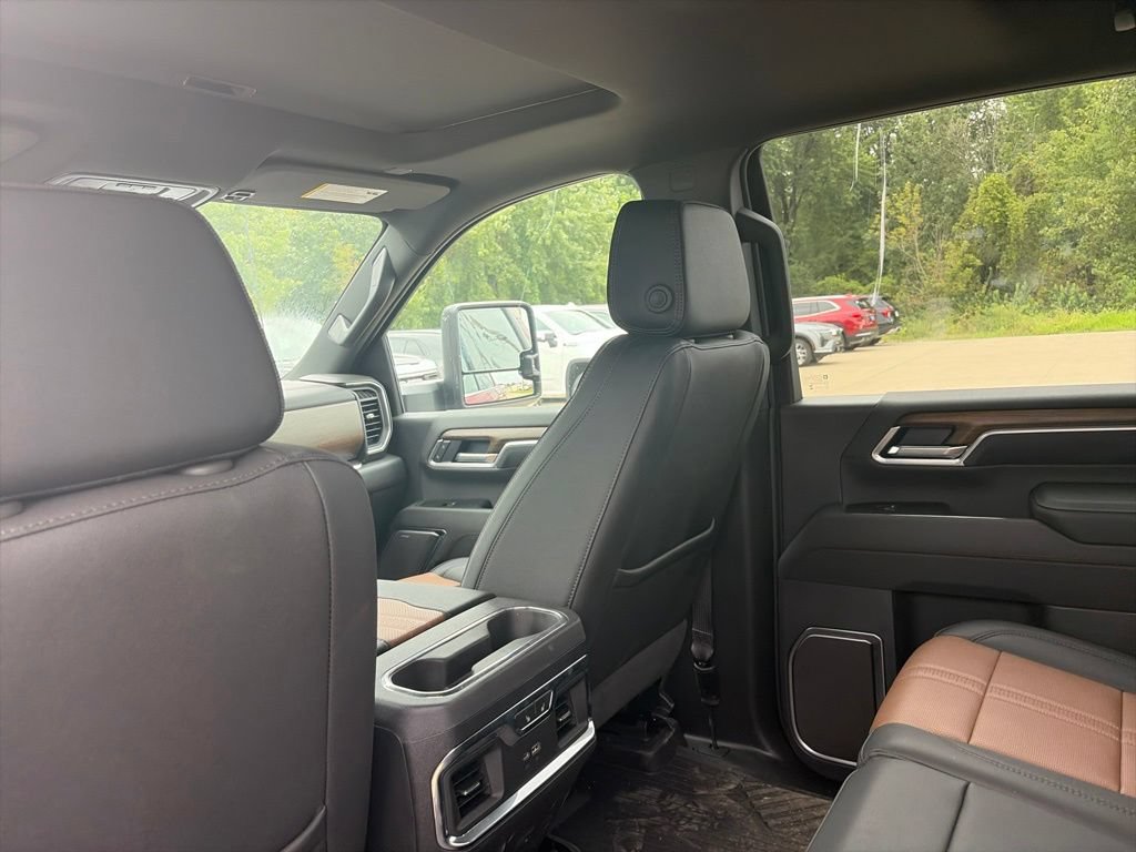 Used 2026 Chevrolet Silverado 2500 High Country w/ High Country Premium Package AWD/4WD image 11
