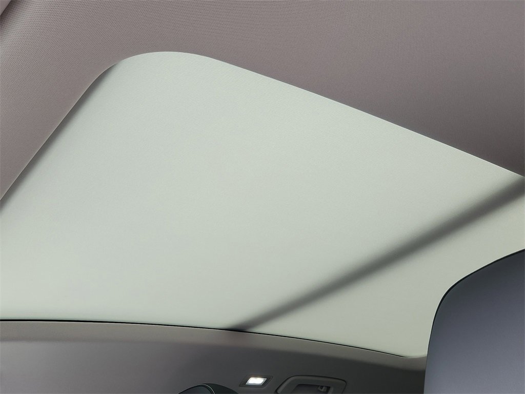 New 2025 Volkswagen Tiguan SE image 16