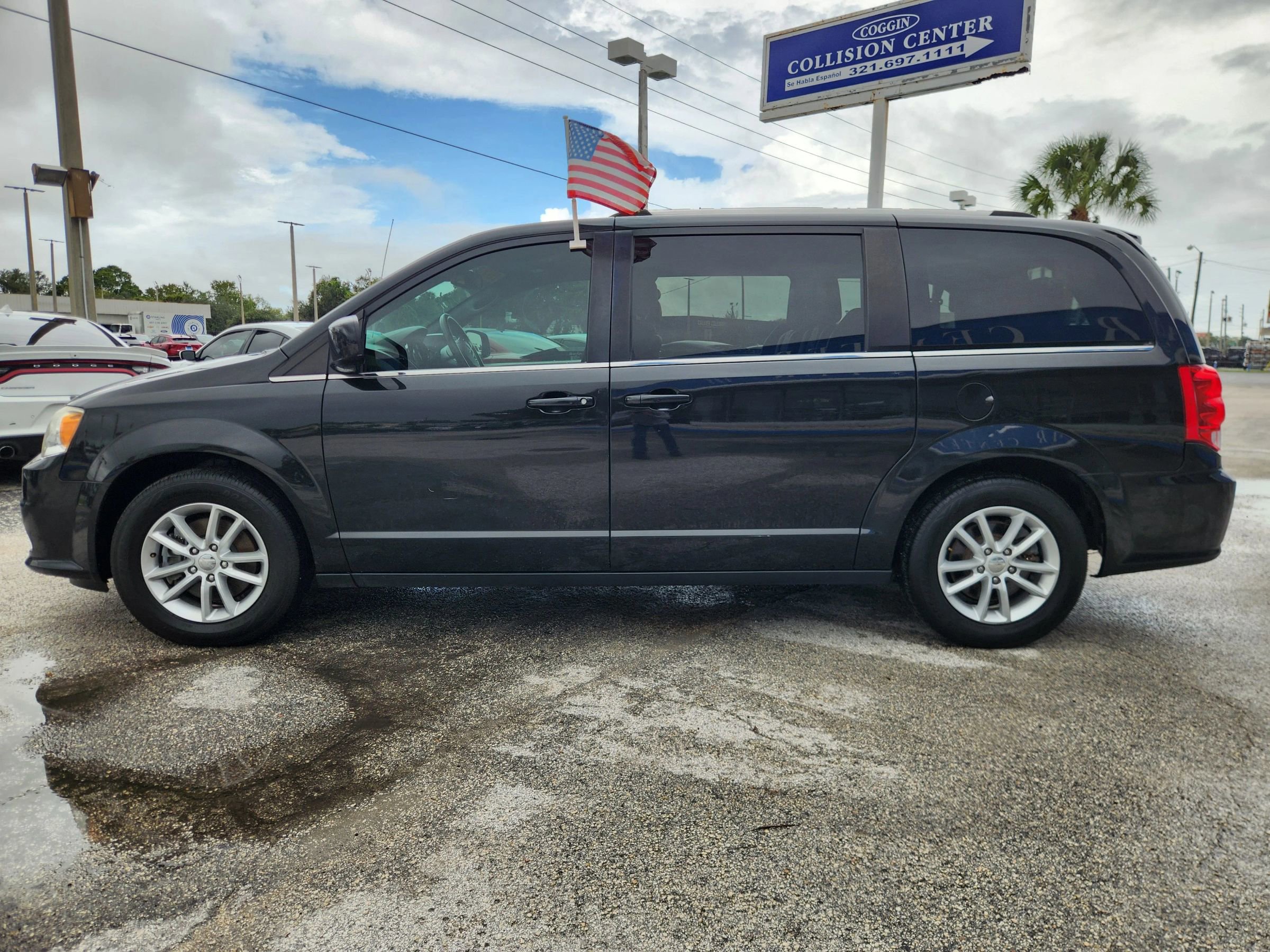 Used 2019 Dodge Grand Caravan SXT image 5
