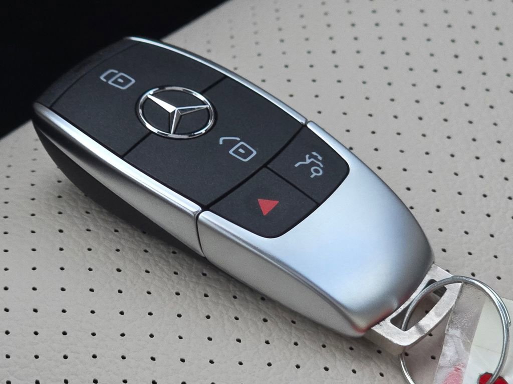 Certified 2025 Mercedes-Benz GLS 450 4MATIC image 37