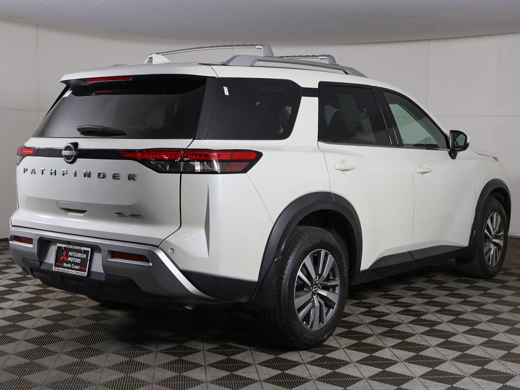 Used 2023 Nissan Pathfinder SL AWD/4WD image 11