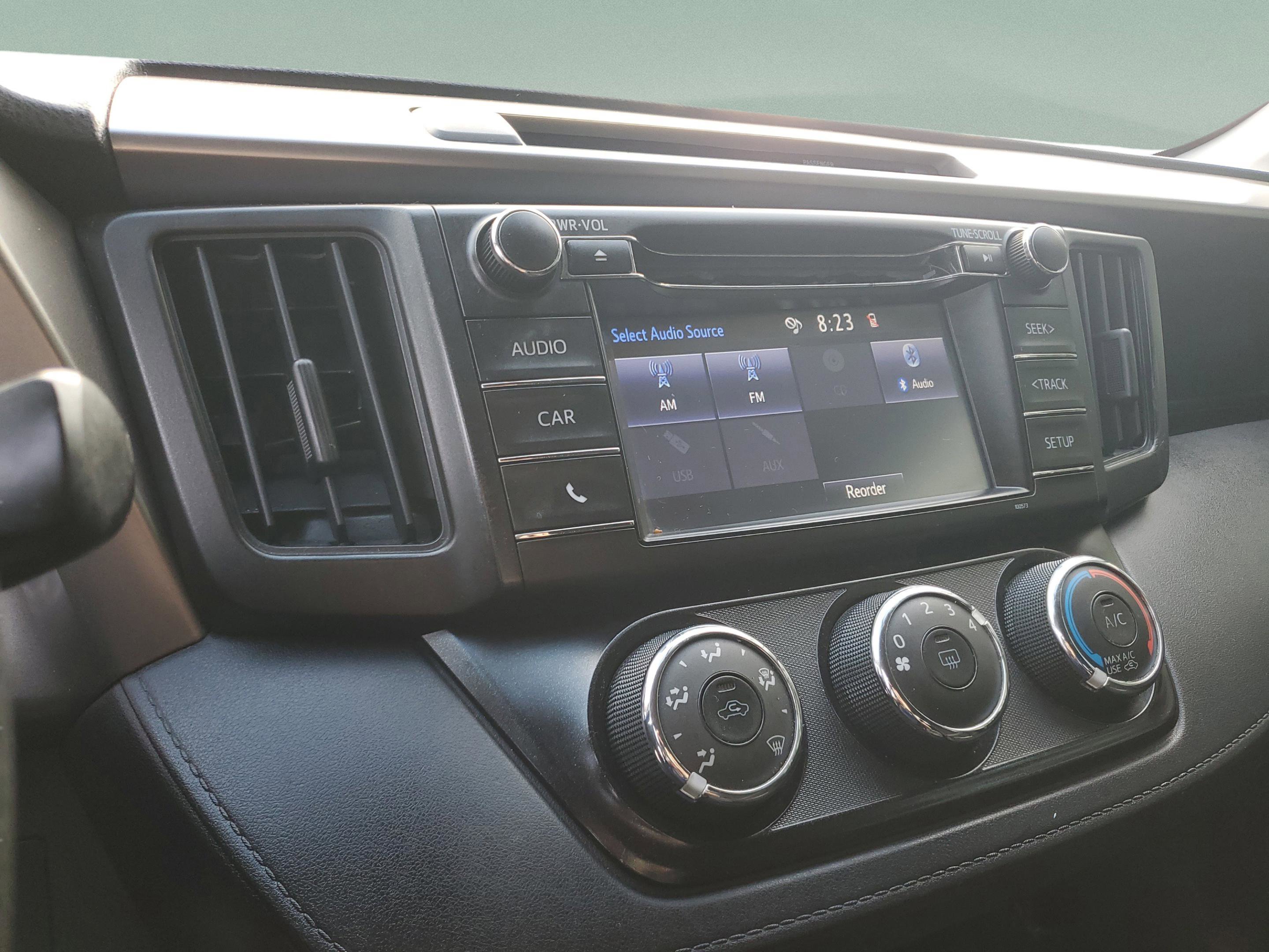 Used 2016 Toyota RAV4 LE image 18