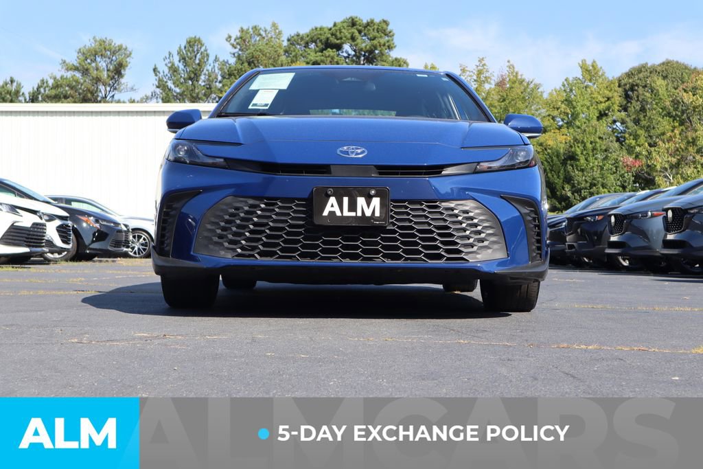 Used 2025 Toyota Camry SE image 4